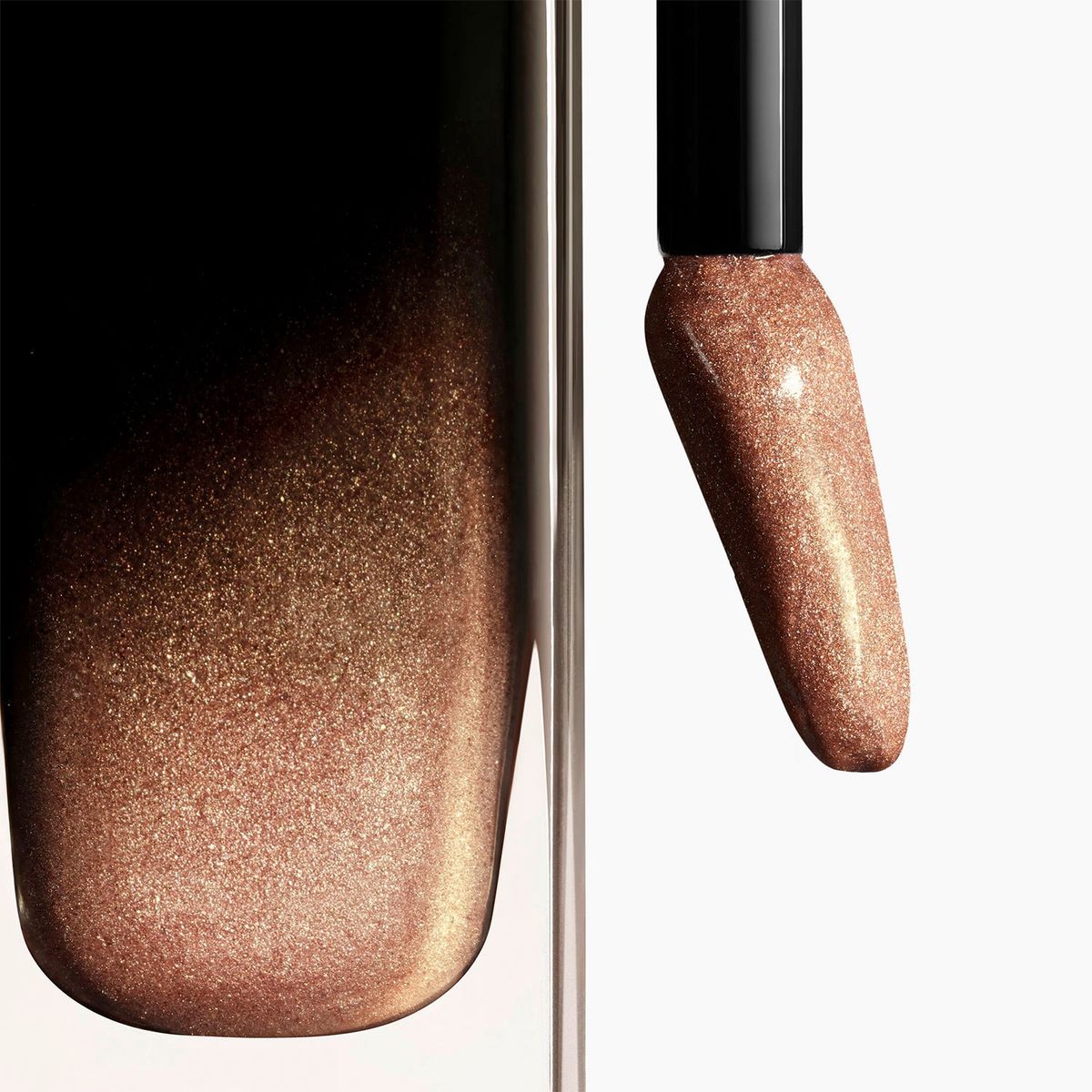 CHANEL - ROUGE ALLURE LAQUE La Barra De Labios Liquida Brillante Y De Larga Duración Chanel