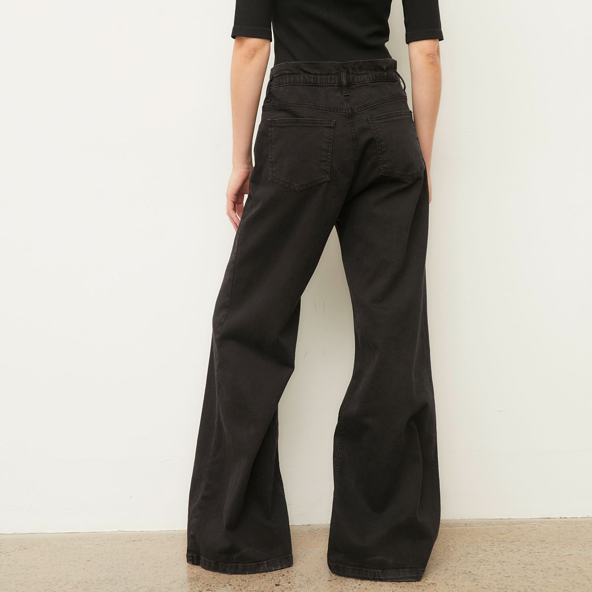 BASEMENT - Jeans Wide Leg Tiro Medio Mujer Por Fran Larrain Basement