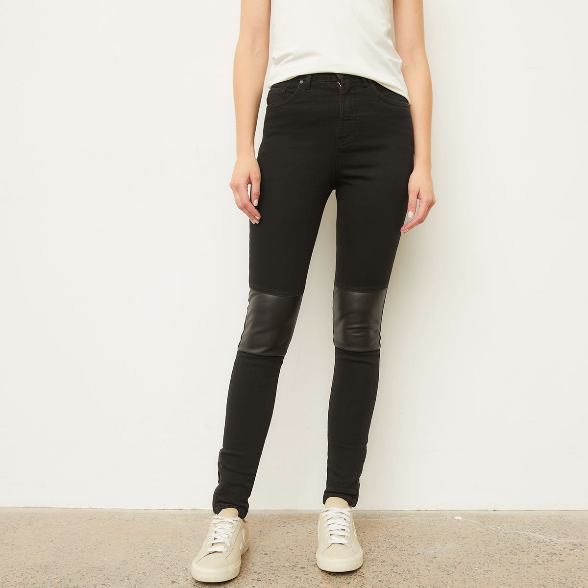 BASEMENT - Jeans Skinny Tiro Medio Mujer Por Fran Larrain Basement