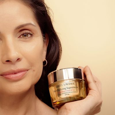 Imagen 2 del producto Crema Hidratante Antiedad Revitalizing Supreme+ Youth Power Spf 25 50 Ml