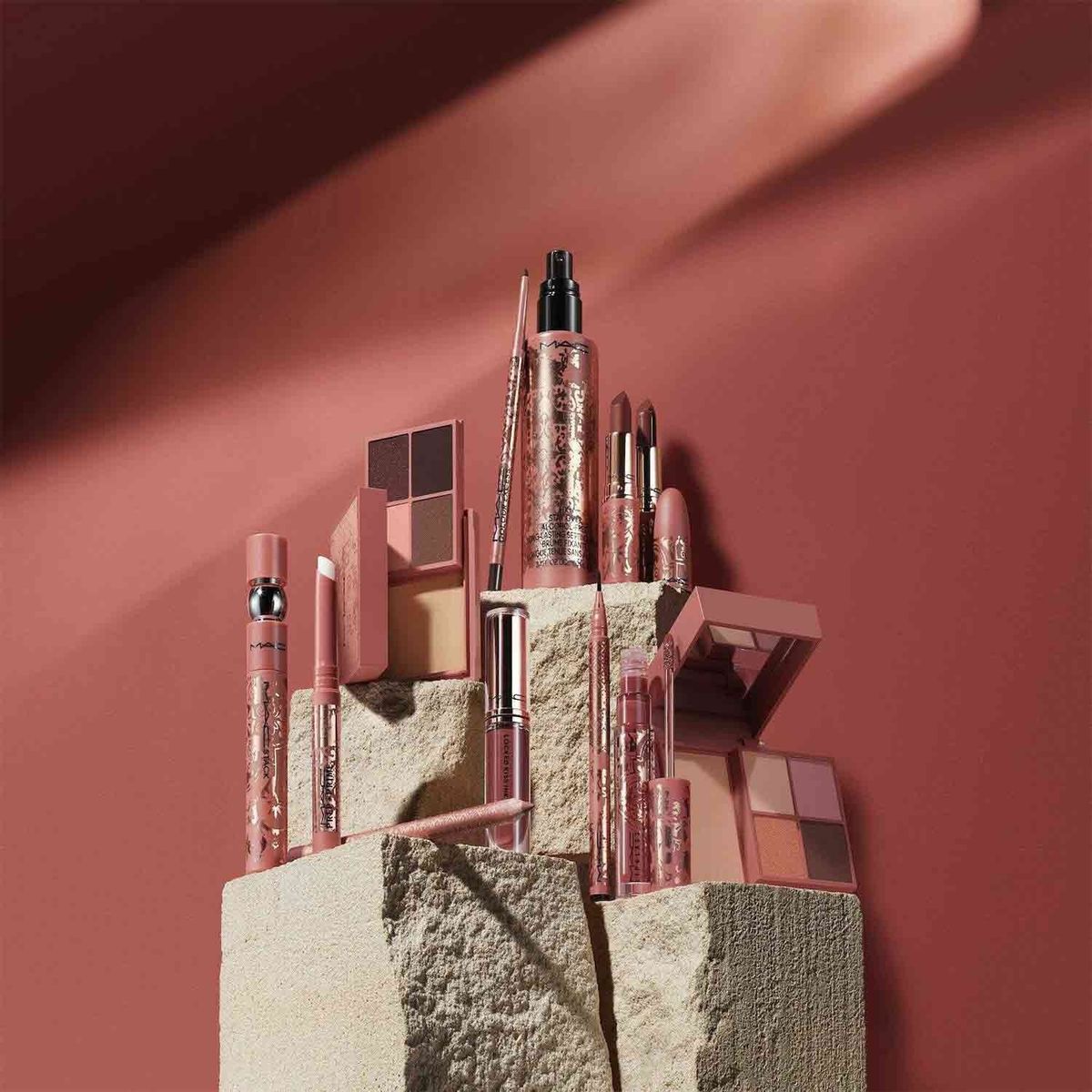  - Delineador de Ojos M∙A∙C Brushstroke 24-Hour Liner / Teddy Forever