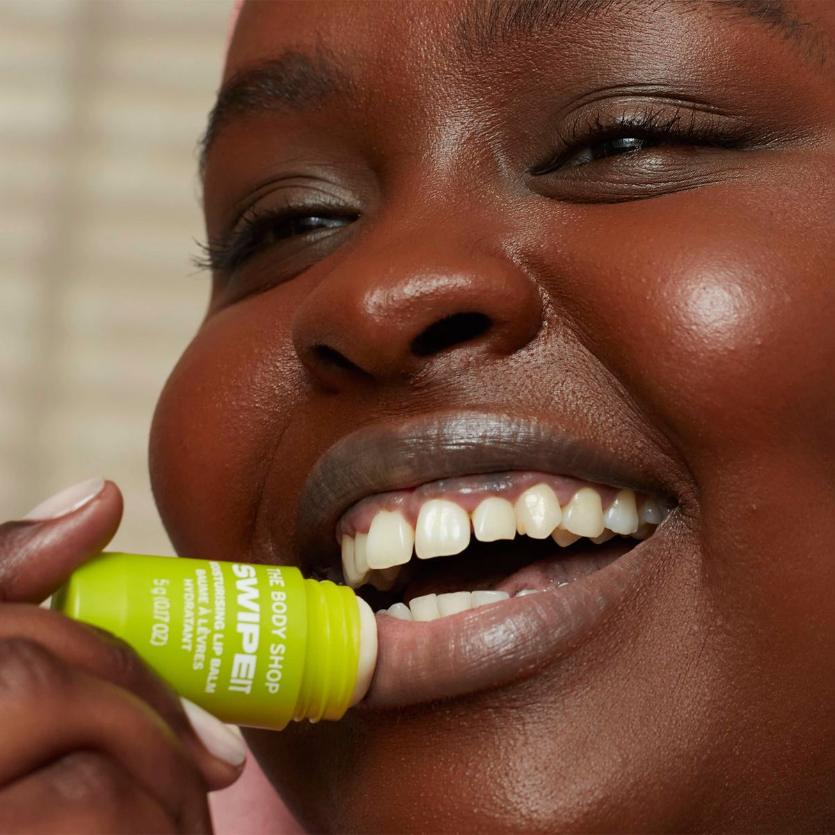 THE BODY SHOP - Bálsamo Labial Swipe It Kiwi The Body Shop