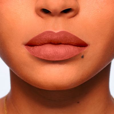 Imagen 2 del producto Labial Color Riche Intense Volume Matte - 520 Le Nude Defiant