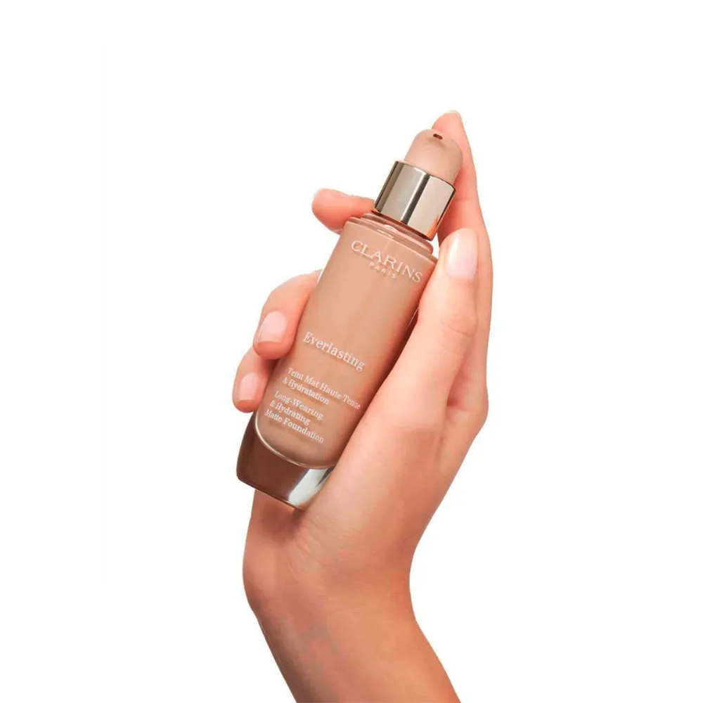 Clarins Everlasting Foundation 111N, foto 2
