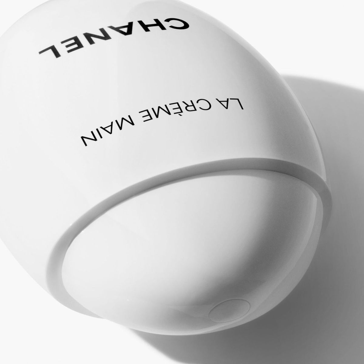 CHANEL - LA CRÈME MAIN Nutre - Suaviza - Ilumina