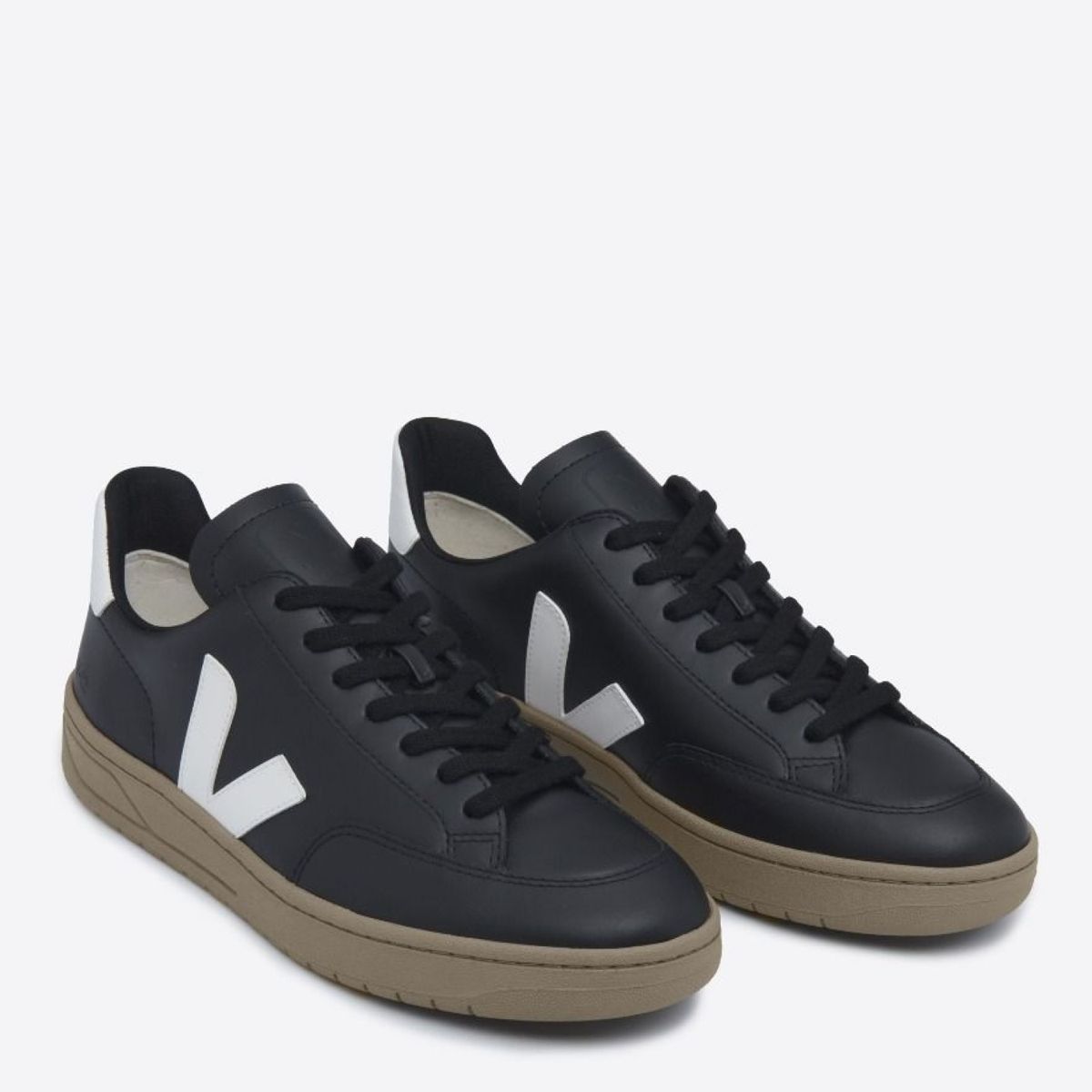 VEJA - V12 Dune Zapatilla Urbana Mujer Cuero Negro Veja