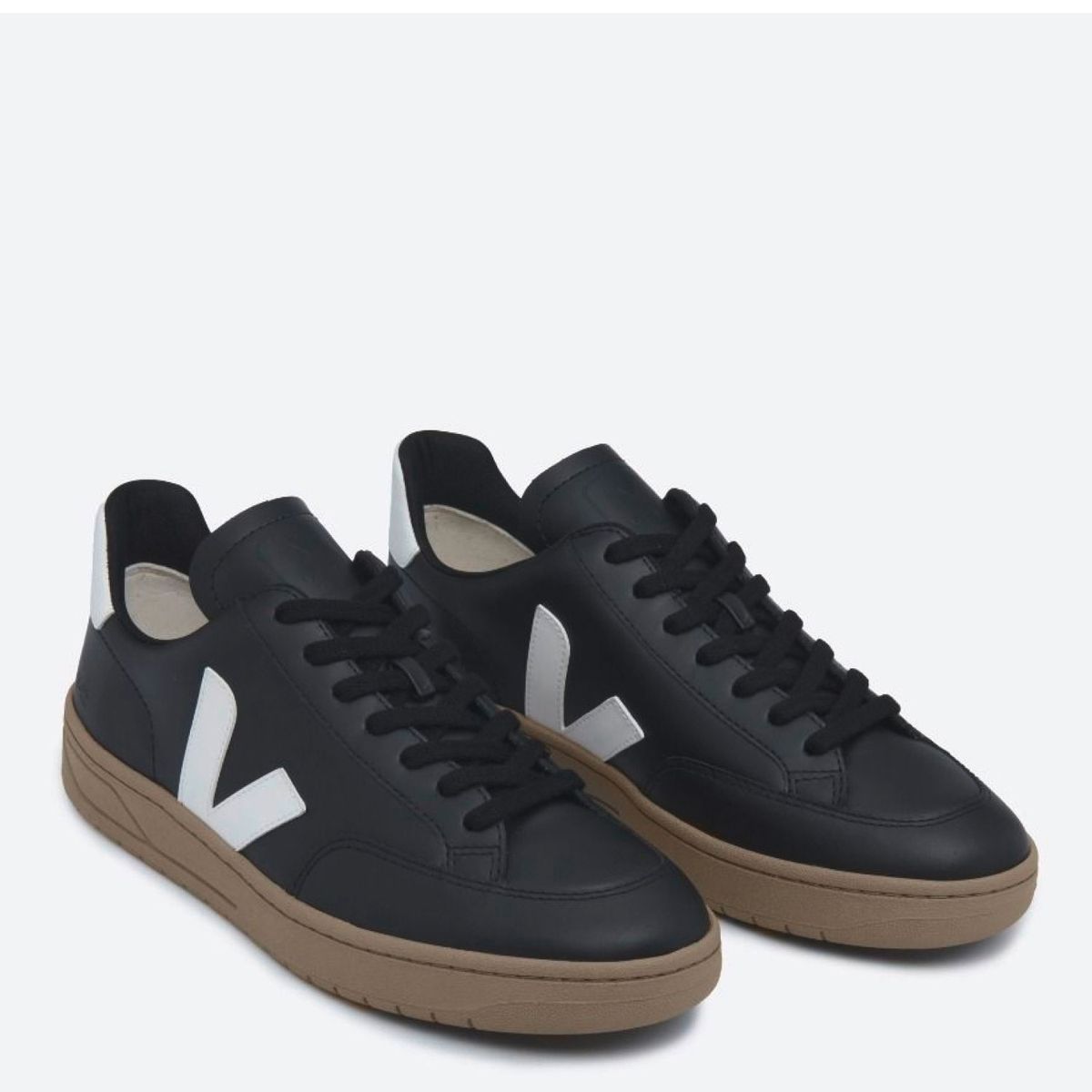 VEJA - V-12 Zapatilla Urbana Hombre Cuero Negro Veja