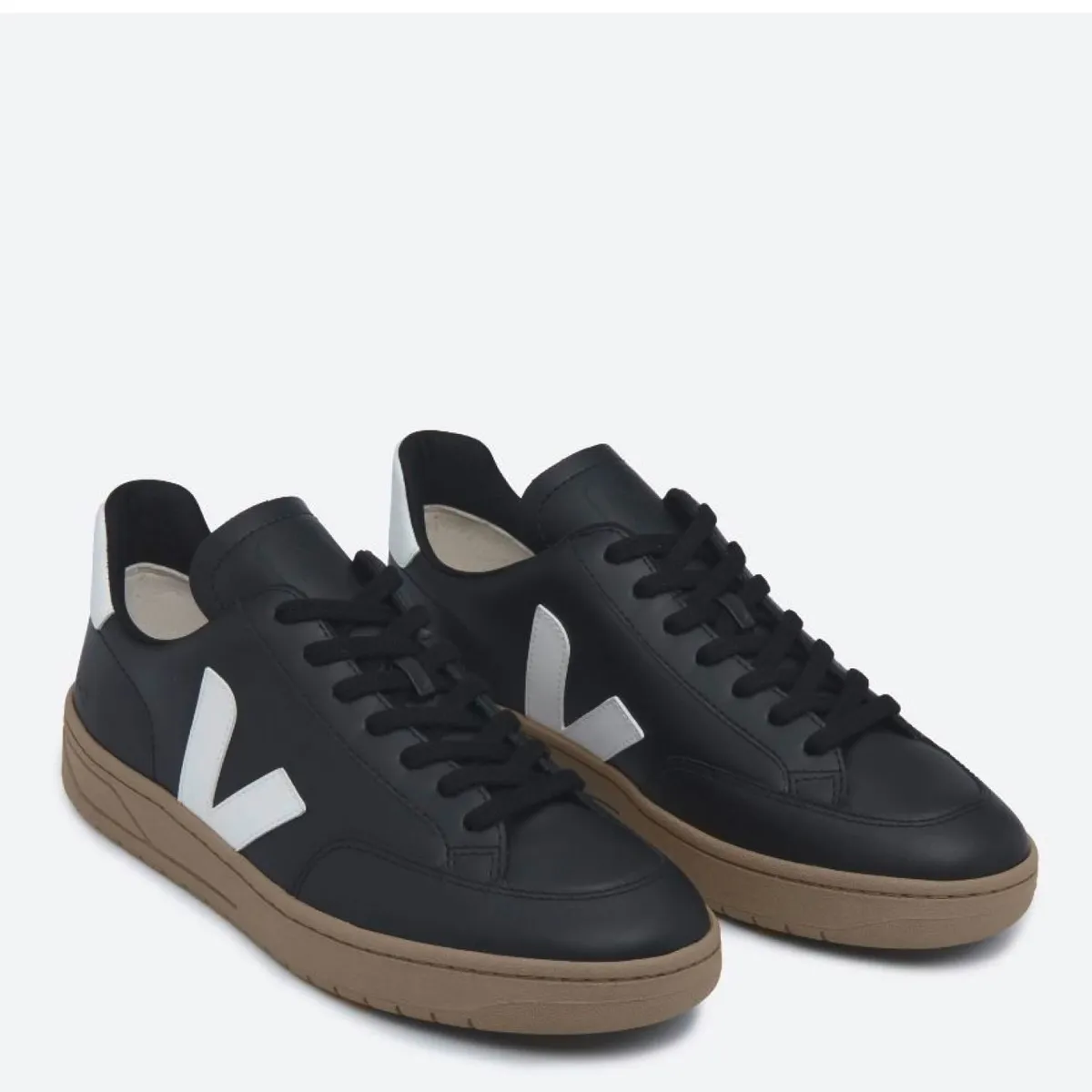 VEJA - V-12 Zapatilla Urbana Hombre Cuero Negro Veja