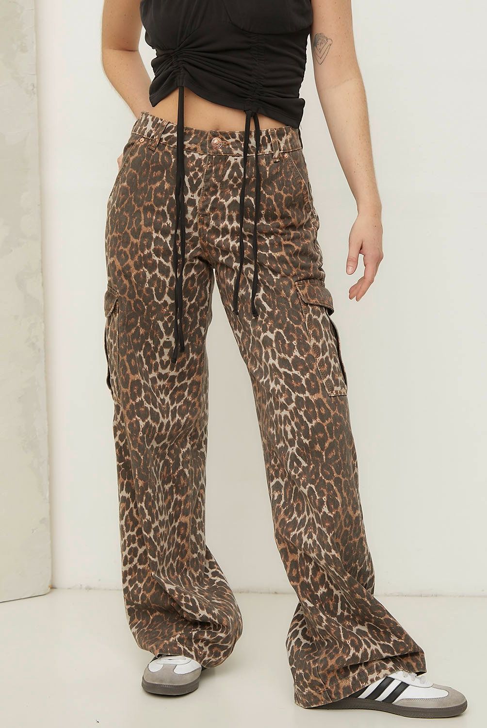 AMERICANINO - Jeans Cargo Tiro Medio Animal Print Mujer Americanino