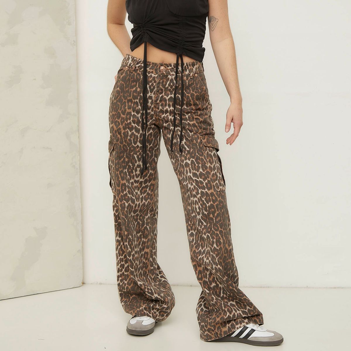 AMERICANINO - Jeans Cargo Tiro Medio Animal Print Mujer Americanino
