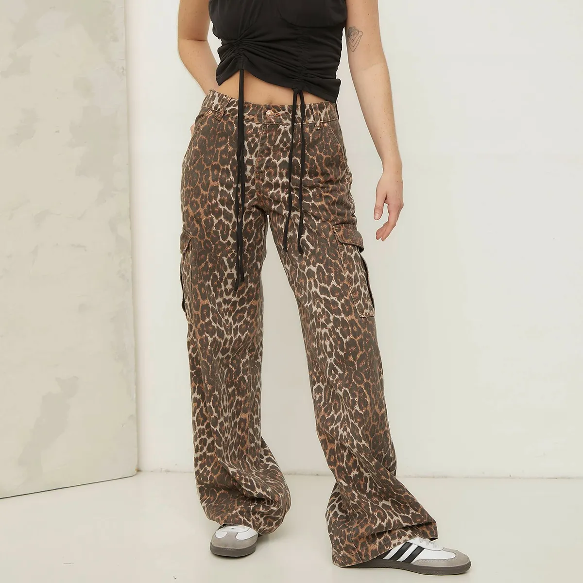 AMERICANINO - Jeans Cargo Tiro Medio Animal Print Mujer Americanino