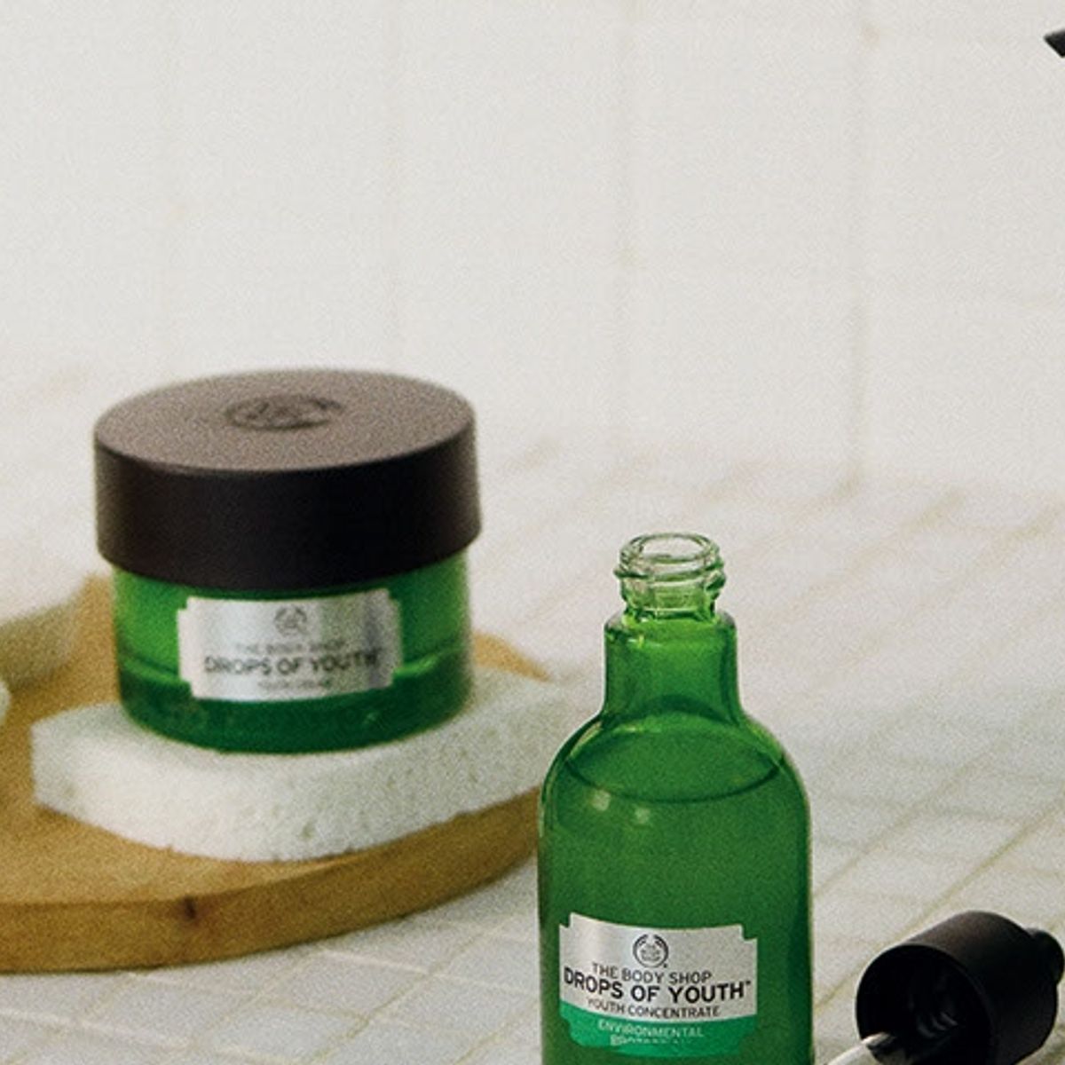 THE BODY SHOP - Contorno de Ojos Drops of Youth 10ML The Body Shop