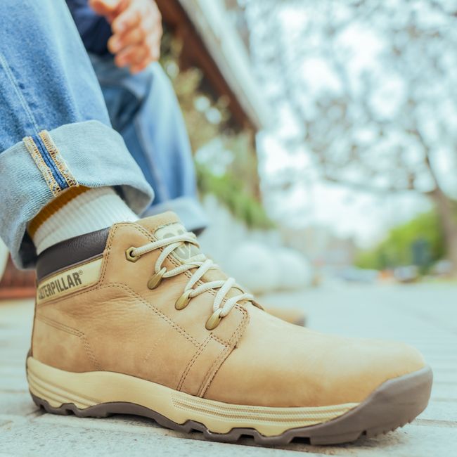 CAT - Botín Hombre Cuero Café Cat