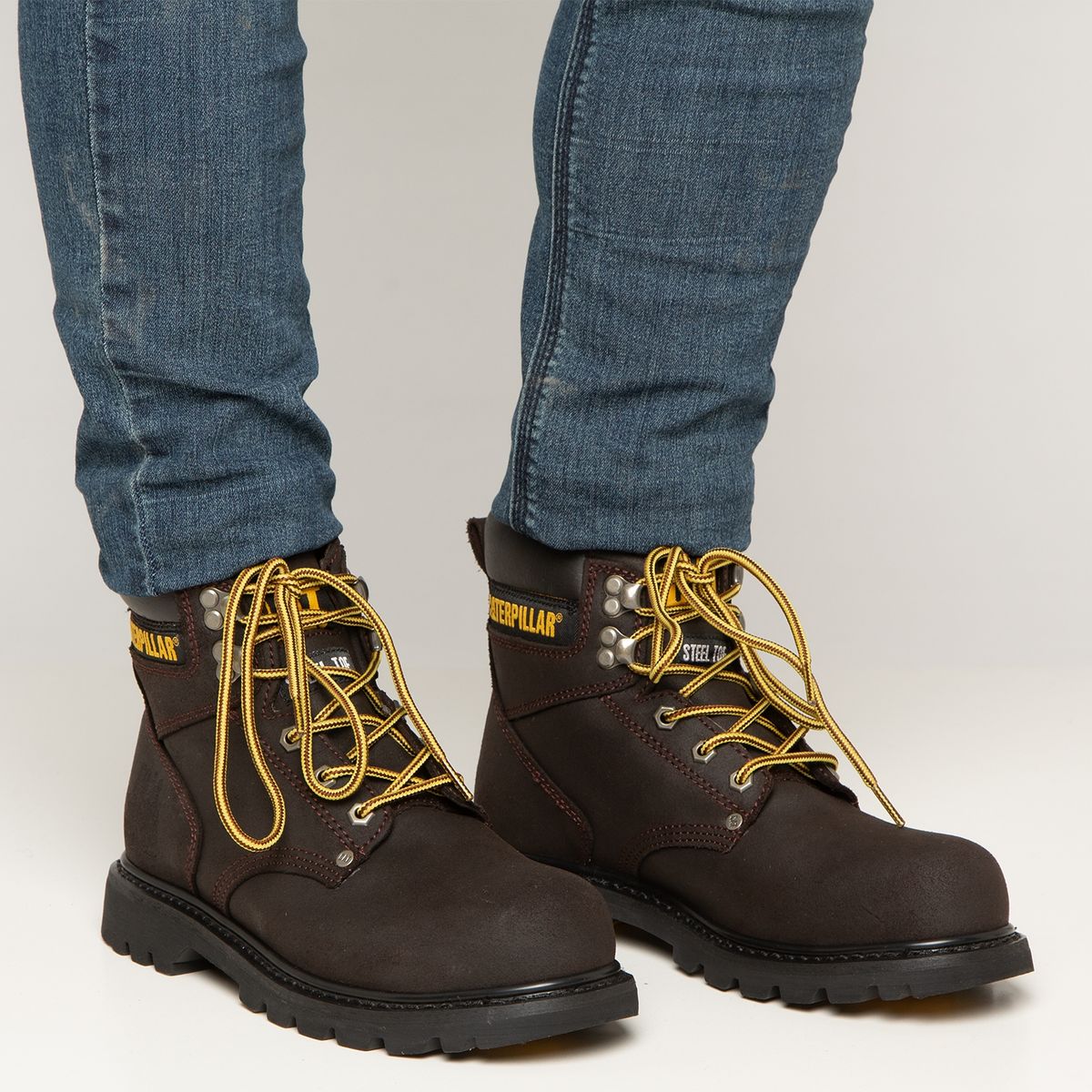 CAT - Botín Hombre Cuero Café Cat