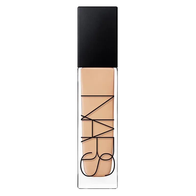 Base Natural Radiant Longwear Foundation