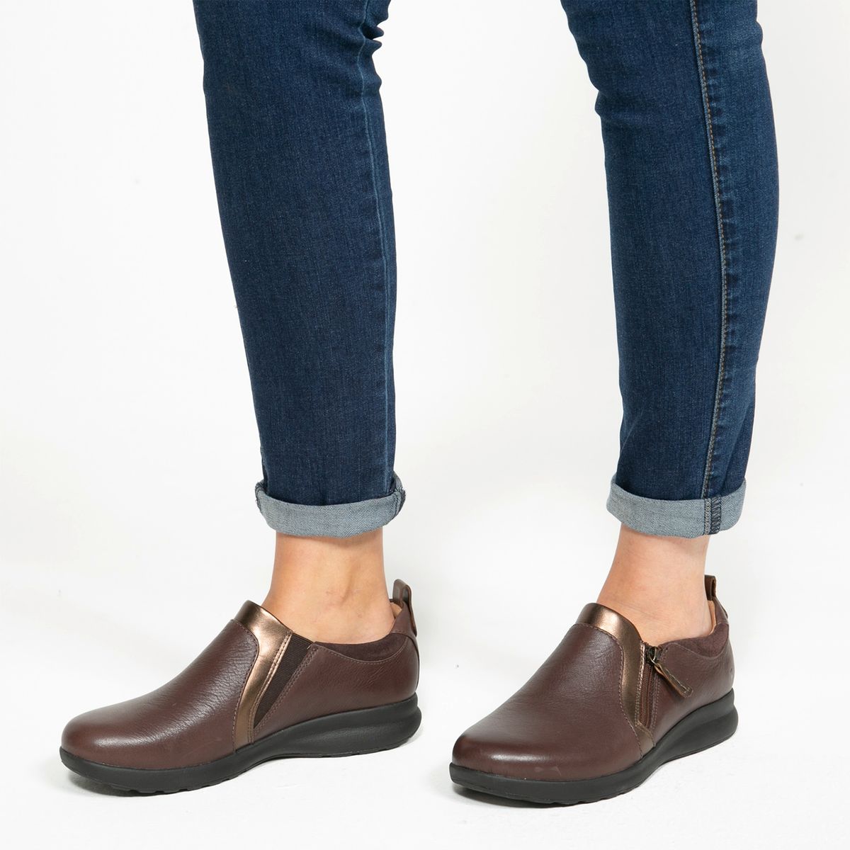 CLARKS - Zapatilla Urbana Mujer Cuero Café