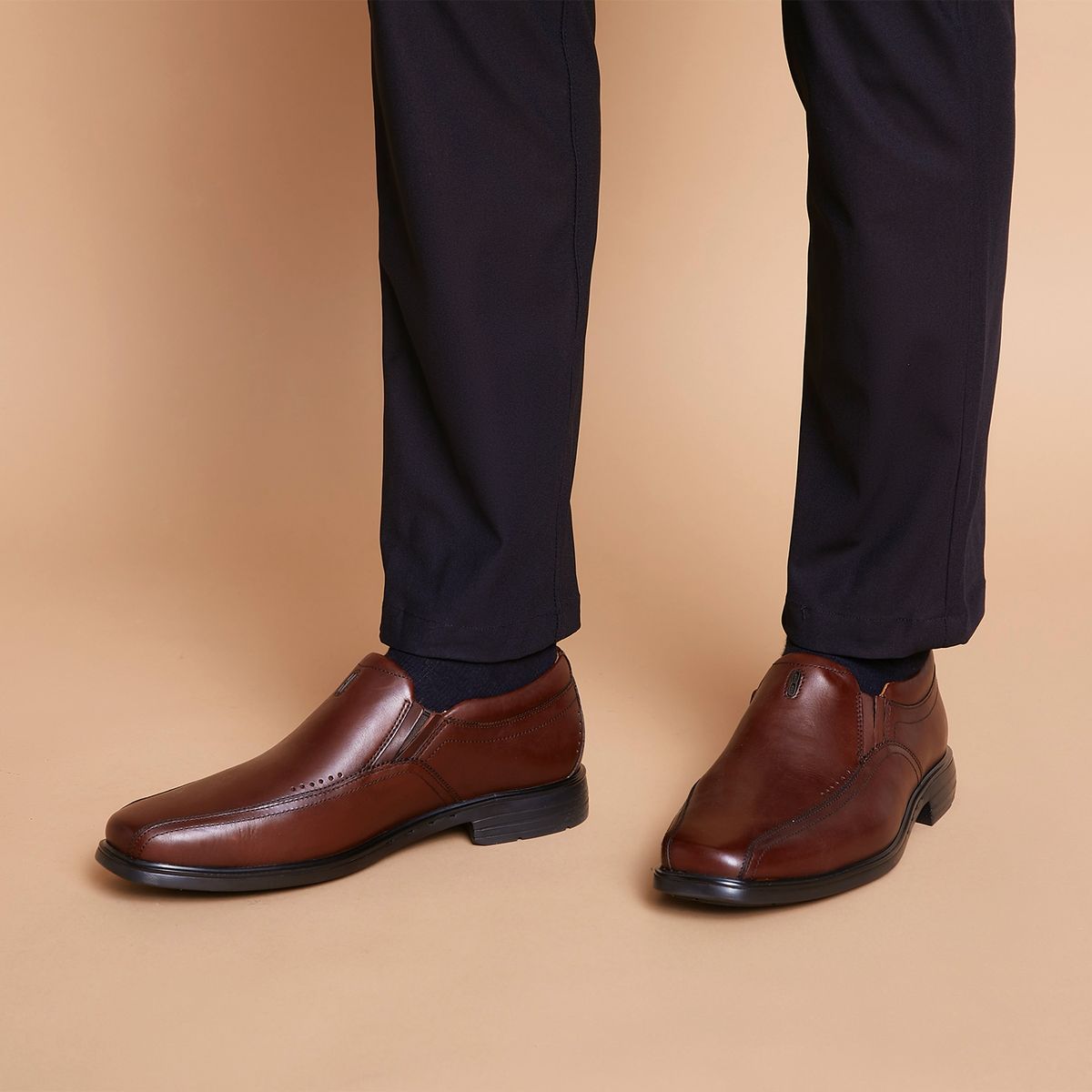 CLARKS - Zapato Formal Hombre Cuero Café Clarks