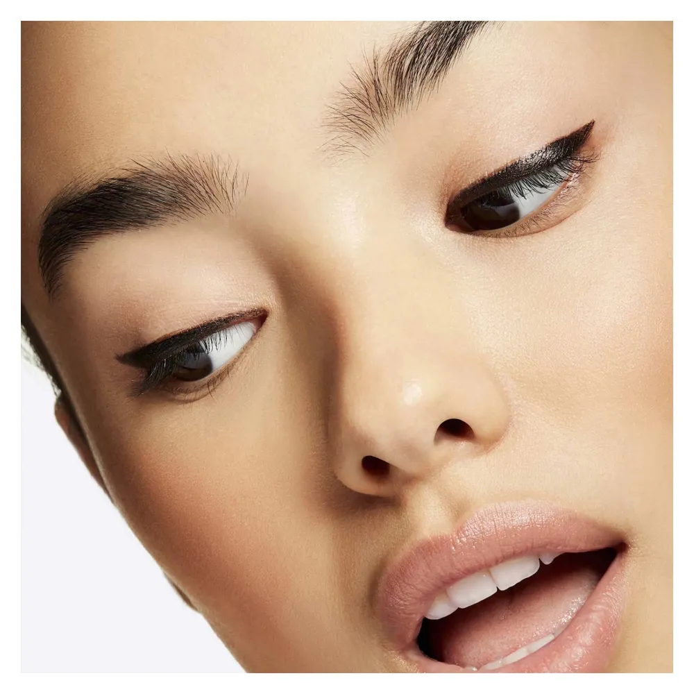 Mac Brushstroke 24-Hour Liner Brushblack, foto 2