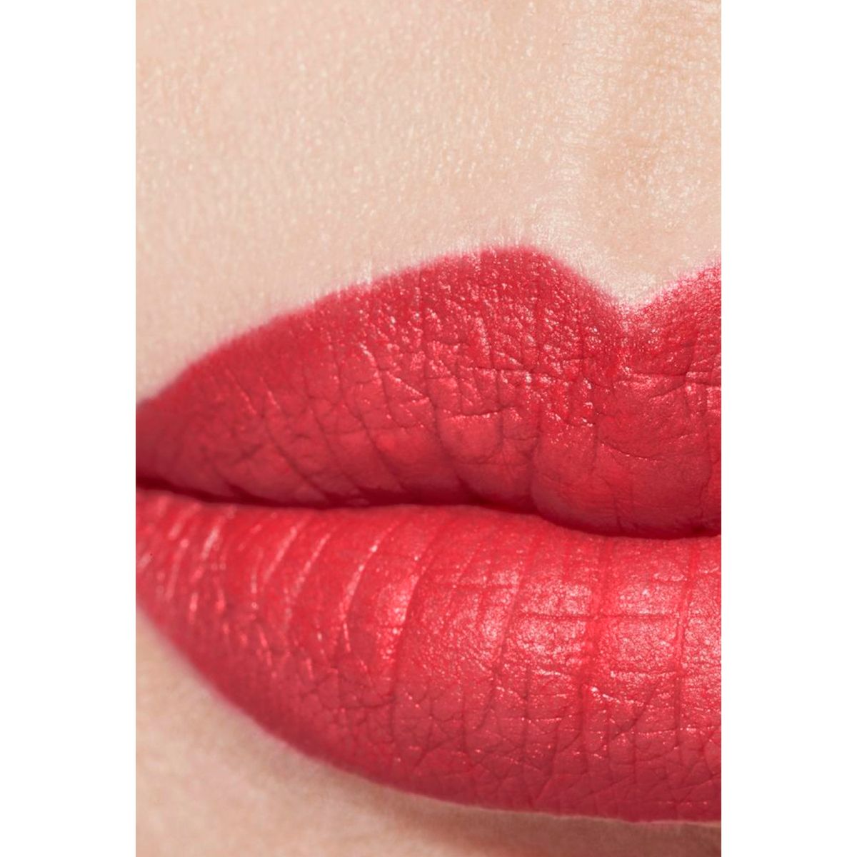 CHANEL - ROUGE ALLURE VELVET La Barra de Labios Aterciopelada Luminosa