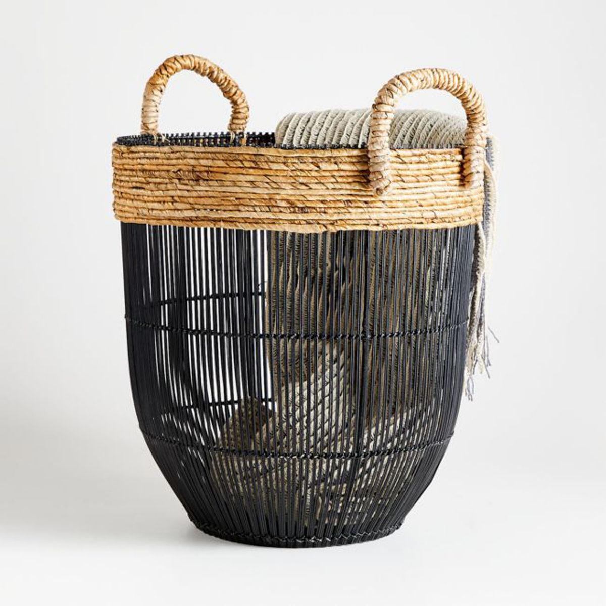 CRATE & BARREL - Canasto Negro Con Asas Malloe Crate & Barrel