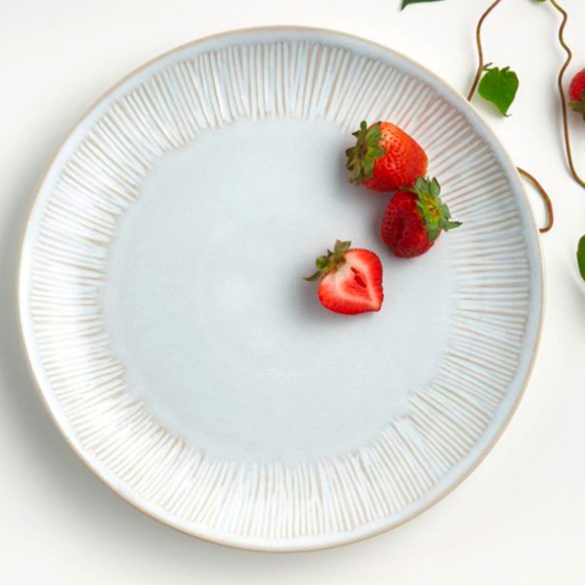 CRATE & BARREL - Plato De Fondo Dover Blanco Con Textura Crate & Barrel