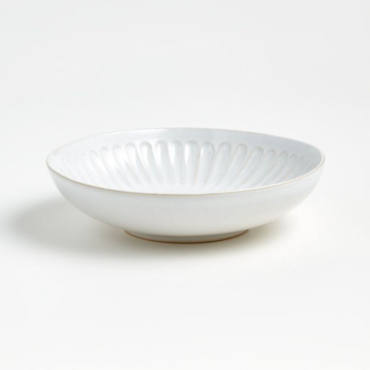 CRATE & BARREL - Plato Hondo Dover Blanco Con Textura Crate & Barrel