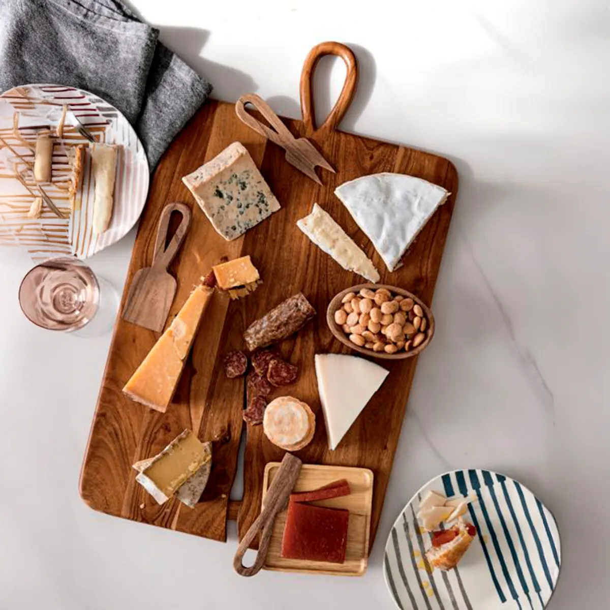 CRATE & BARREL - Tabla De Picar Mateo Pequeña Crate & Barrel