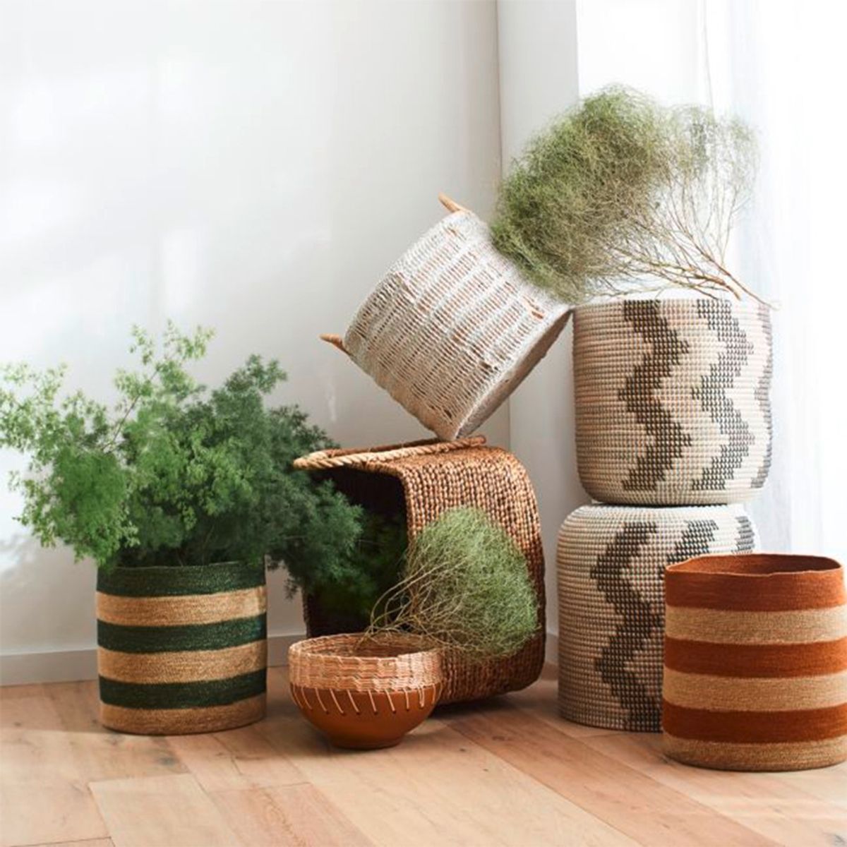 CRATE & BARREL - Canasto Natural Blanco Crate & Barrel