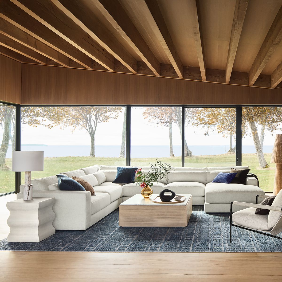 CRATE & BARREL - Mesa Lateral Onda Roble Blanqueado Crate & Barrel