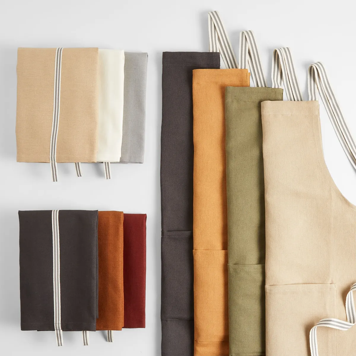 CRATE & BARREL - Delantal Oslo Gris Crate & Barrel