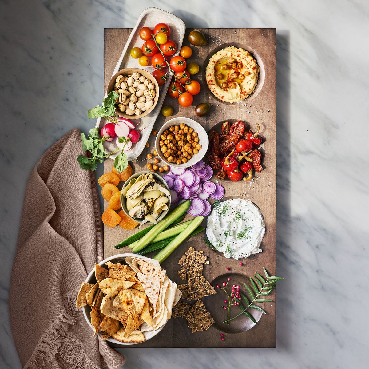 CRATE & BARREL - Tabla Aperitivo Calistoga Crate & Barrel