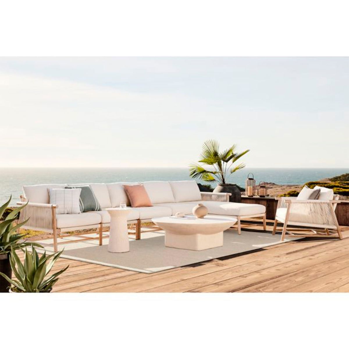 CRATE & BARREL - Mesa Lateral Exterior Nayarit Crate & Barrel