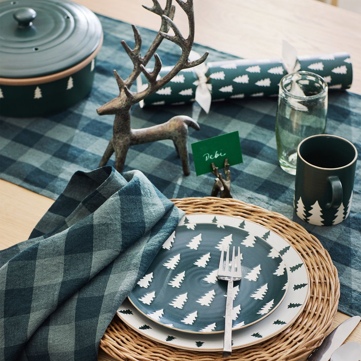 CRATE & BARREL - Charger Alford Mimbre Crate & Barrel