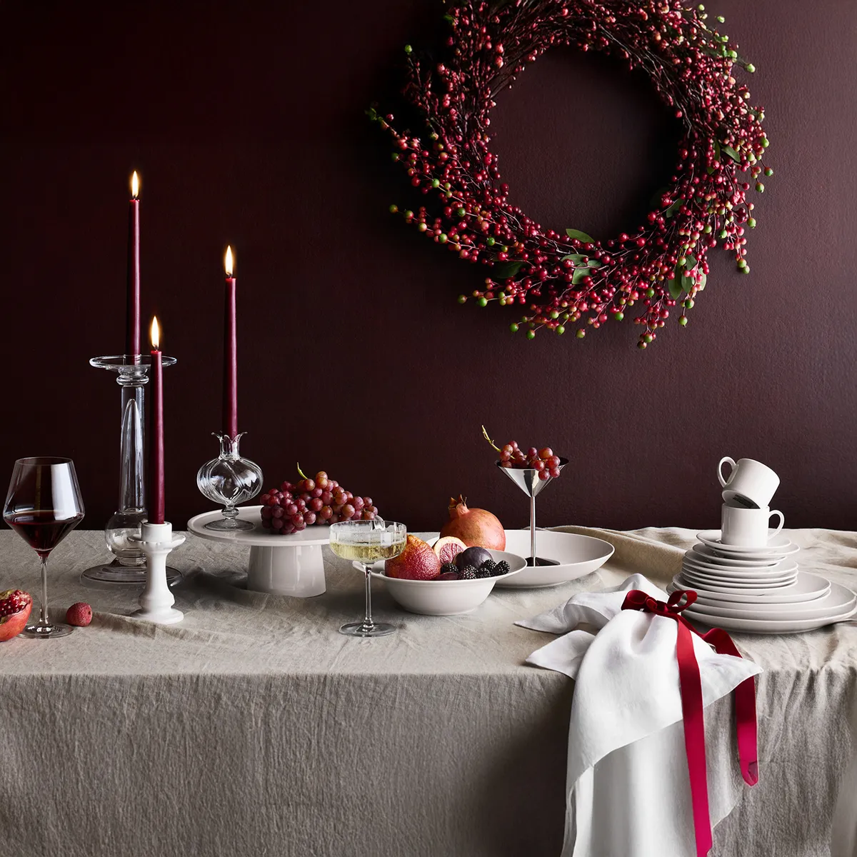 CRATE & BARREL - Corona Artificial Bayas Rojas 71 Cm Crate & Barrel