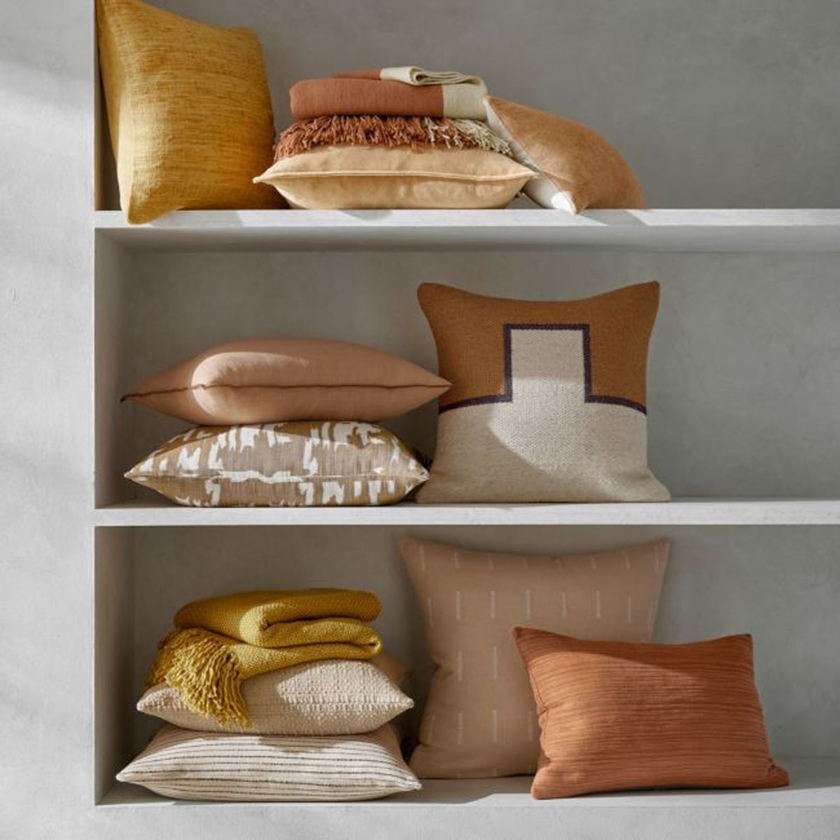 CRATE & BARREL - Manta Blush Tepi 178X140Cm Crate & Barrel