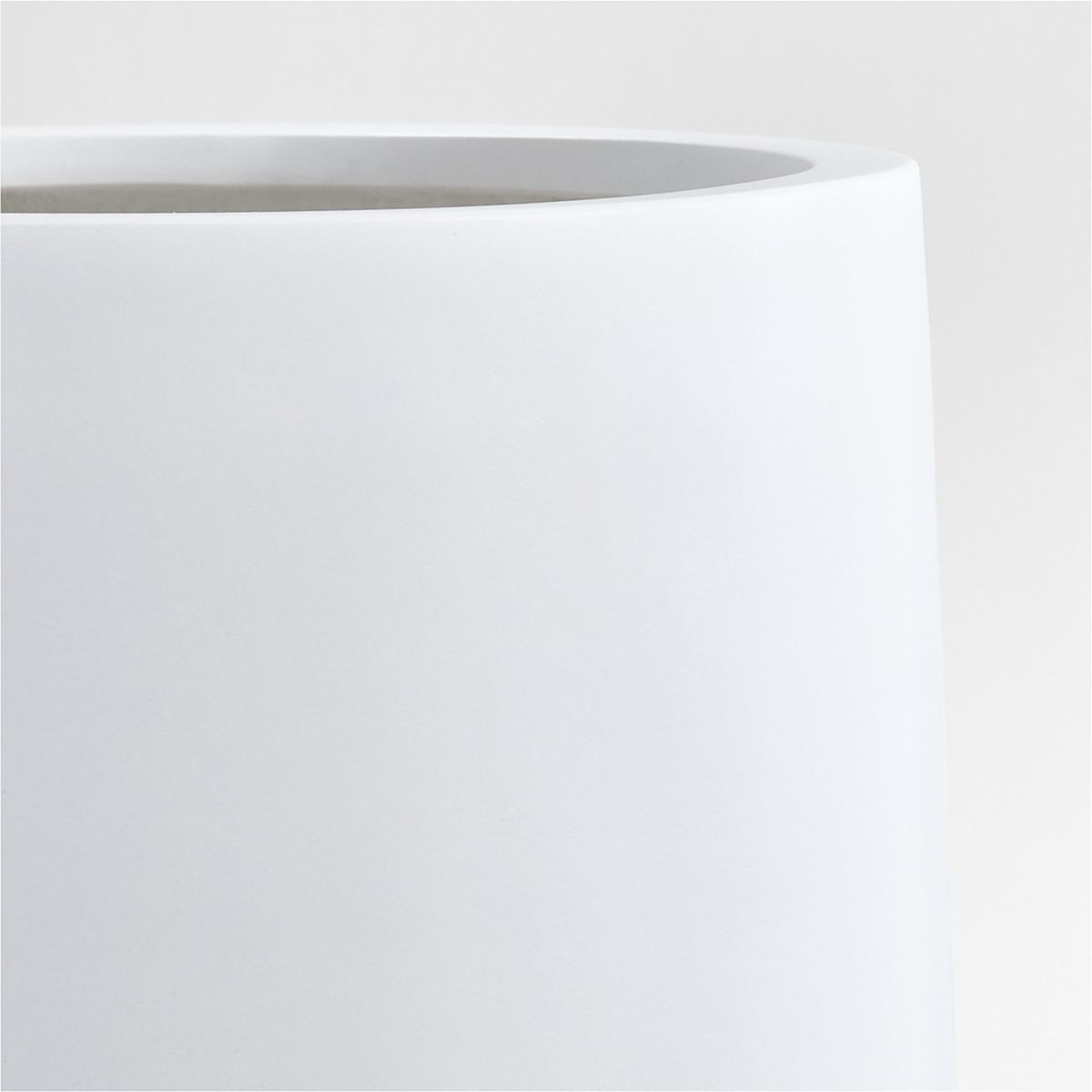 CRATE & BARREL - Maceta Alta Saabira Blanca 60cm Crate & Barrel