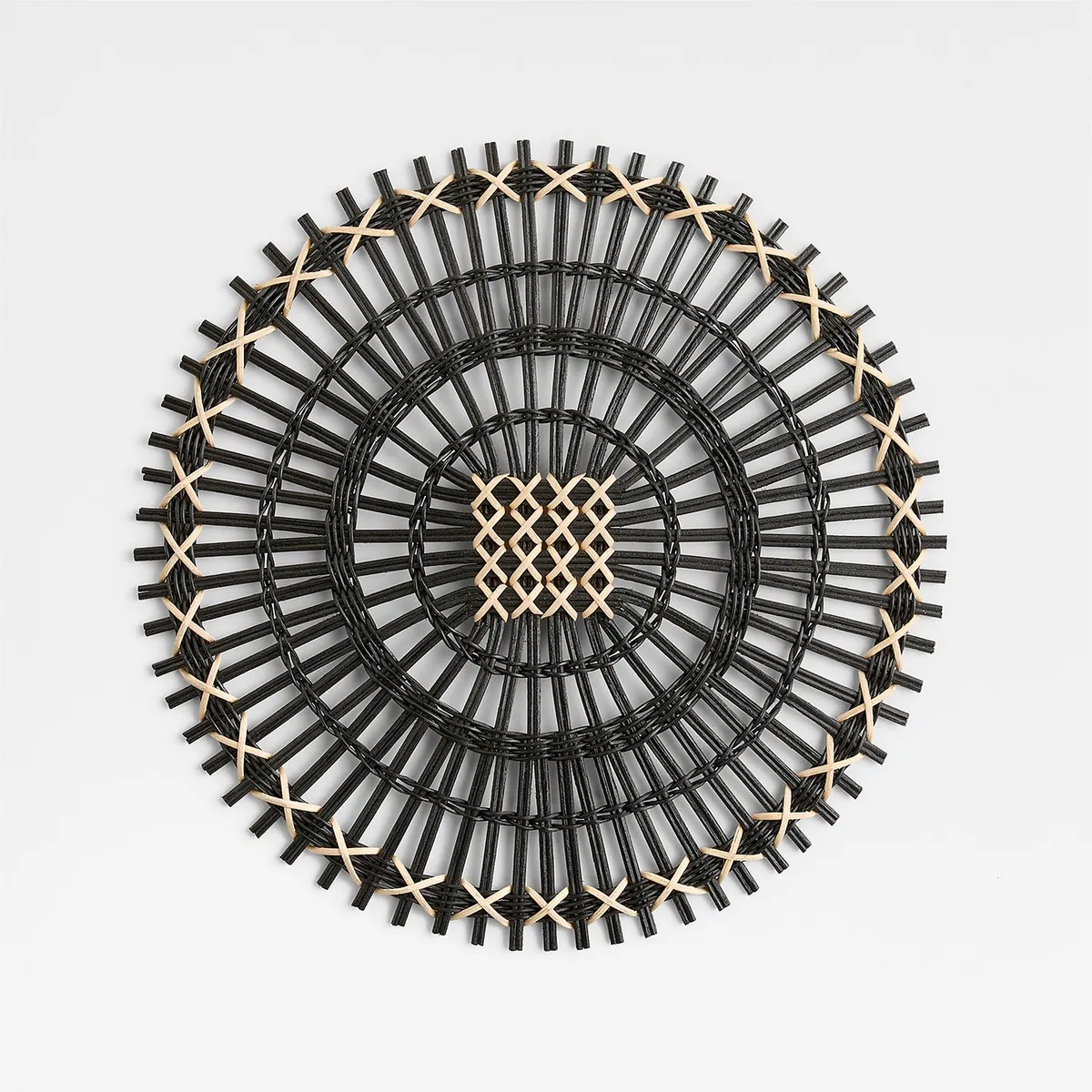 CRATE & BARREL - Individual De Ratán Radial Negro Crate & Barrel