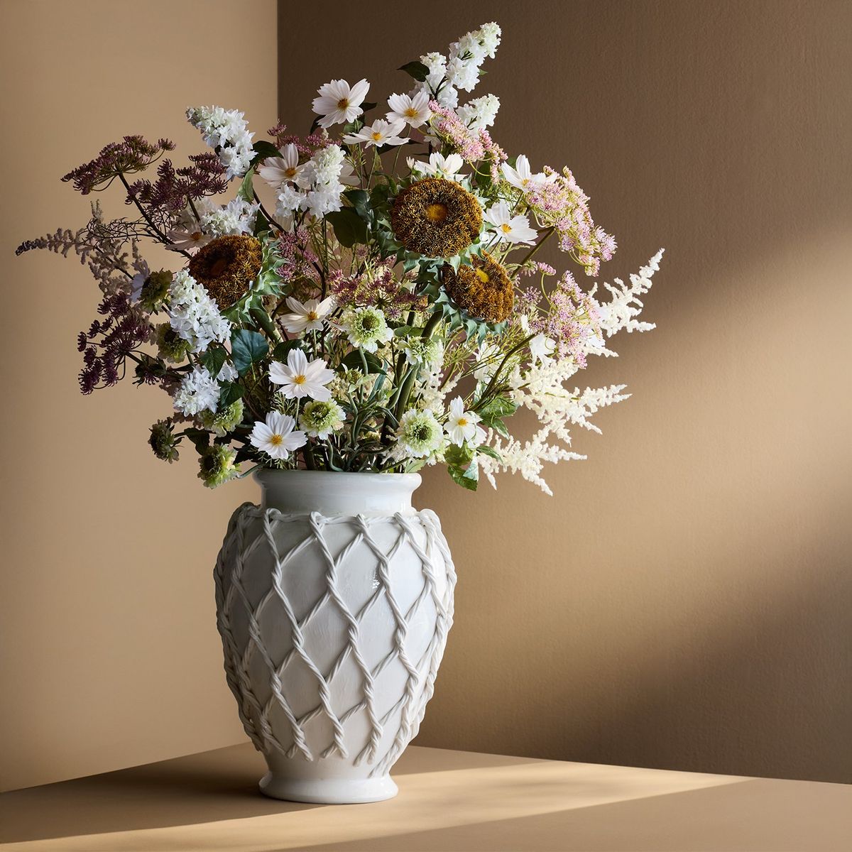 CRATE & BARREL - Rama Lila Blanca Artificial 127cm Crate & Barrel