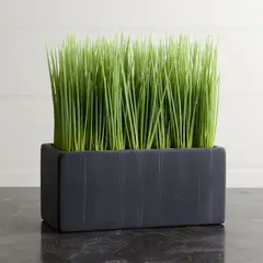 CRATE & BARREL - Maceta Grande Con Pasto Sintetico