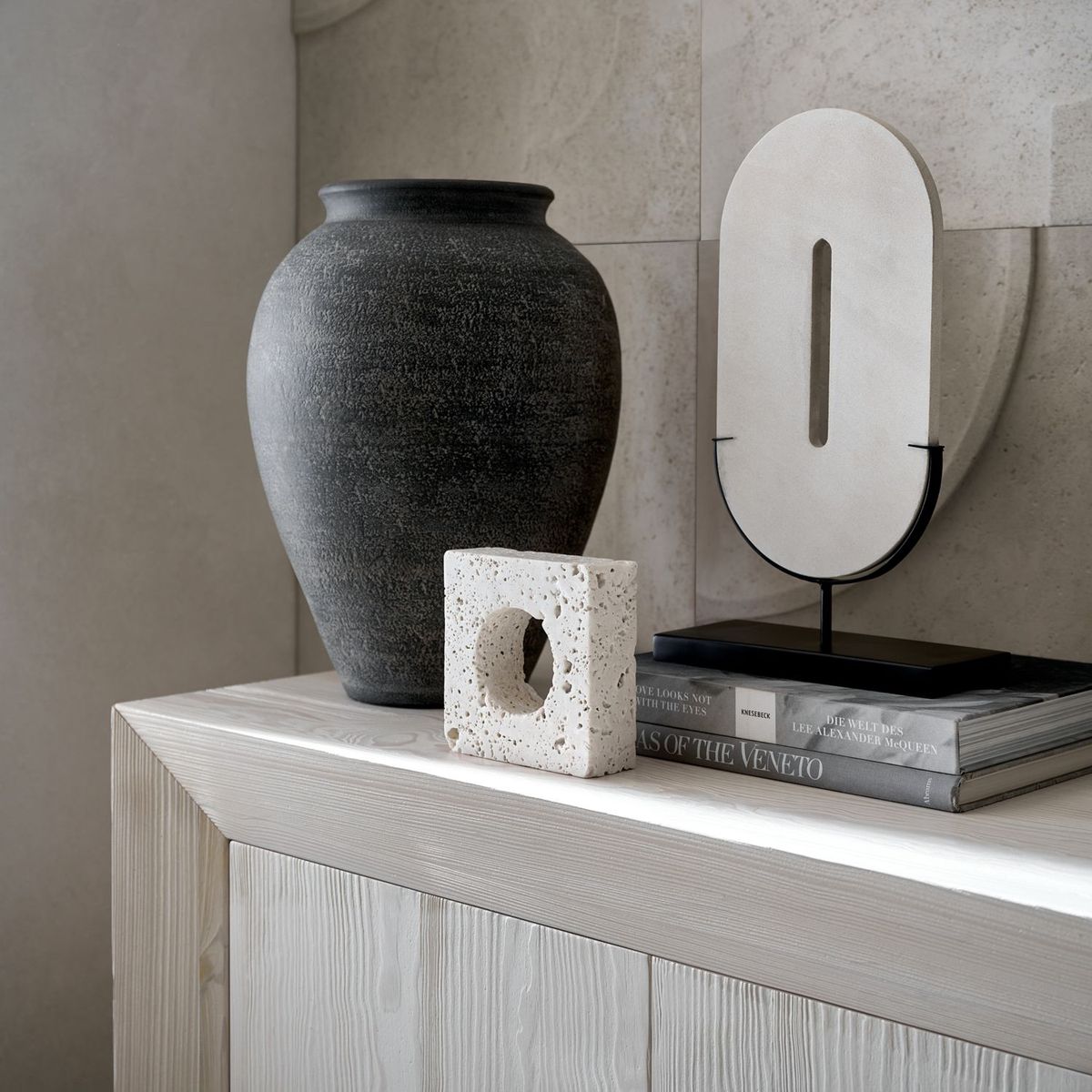 CRATE & BARREL - Escultura Cuadrada de Travertino Crate & Barrel