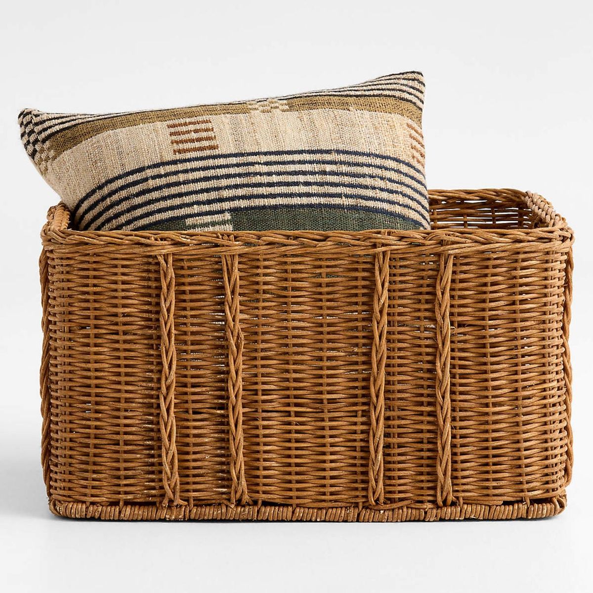 CRATE & BARREL - Cesta Alford grande de ratan