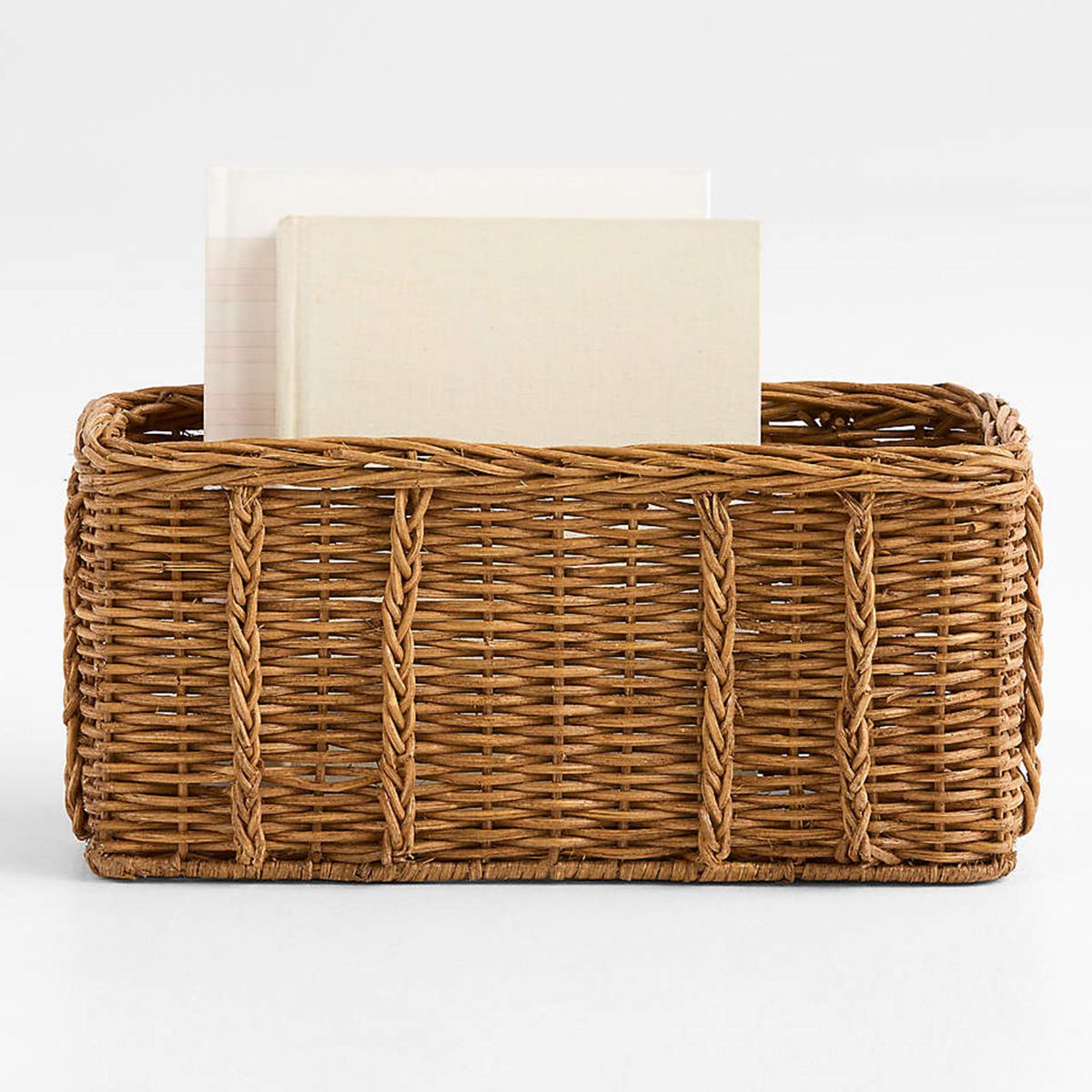 CRATE & BARREL - Cesta Alford pequena de ratan
