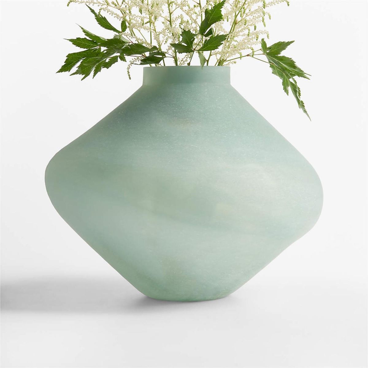 CRATE & BARREL - Jarron Sidney vidrio marmolado 28 cm