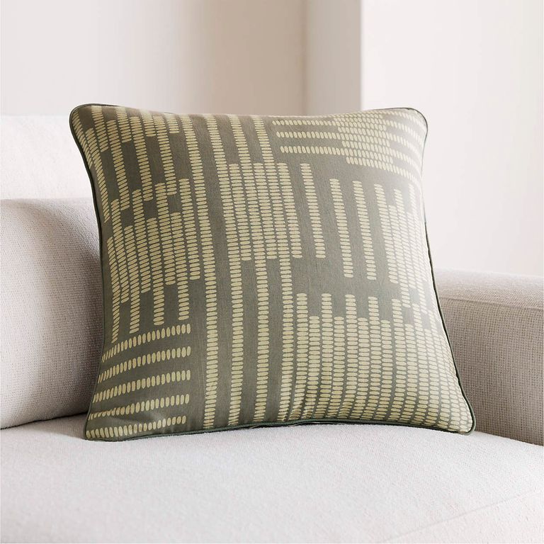 CRATE & BARREL Funda Kingsley Geo Sage 50cm