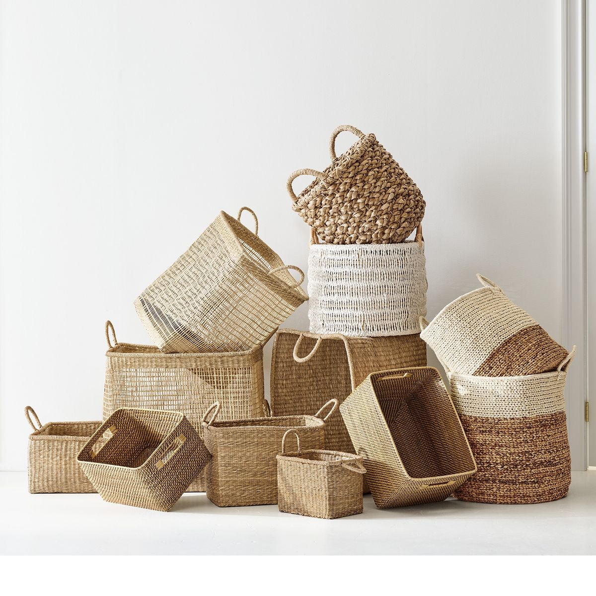 CRATE & BARREL - Canasto Cuerda Blanca Natural Crate & Barrel