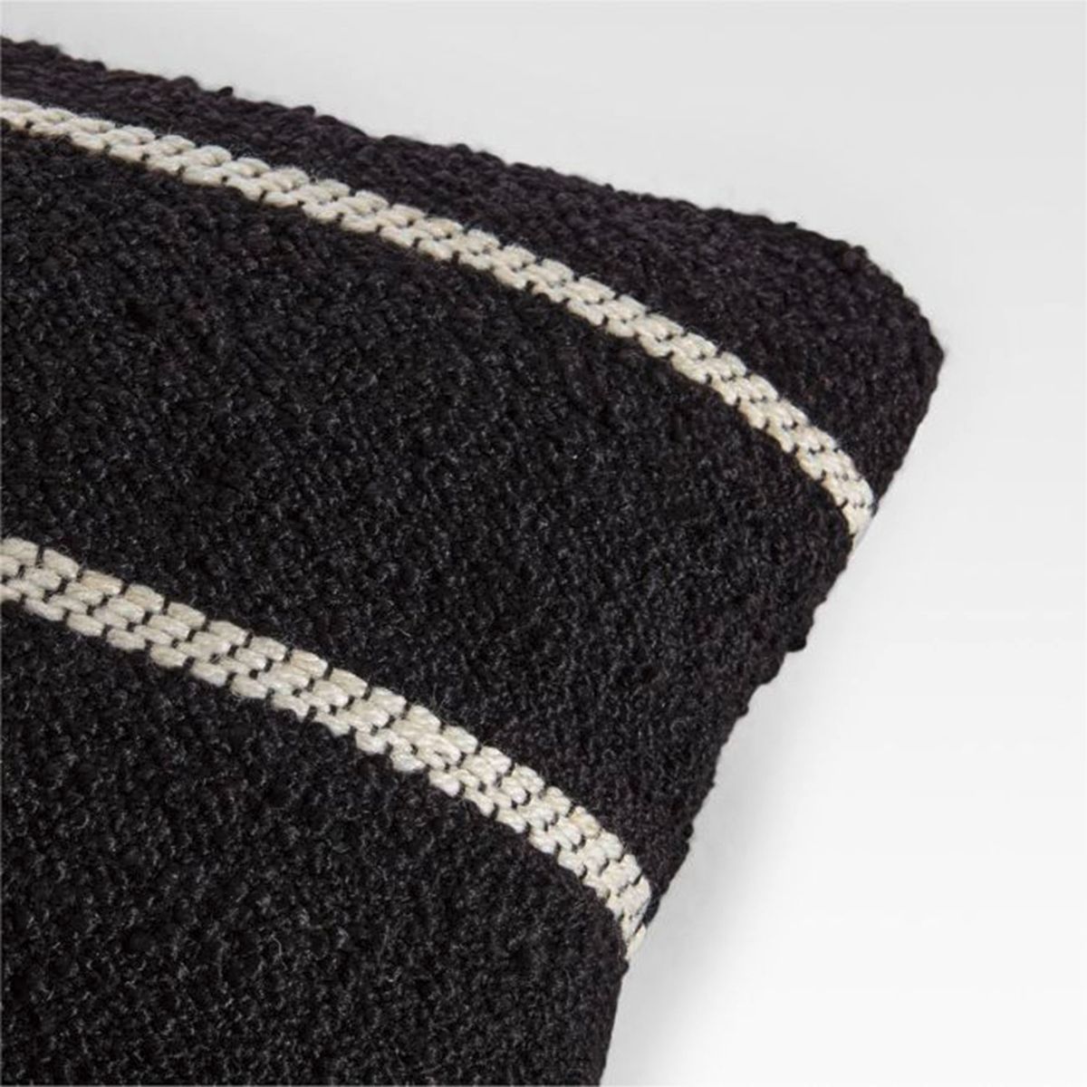CRATE & BARREL - Funda Cojín Negro Rayas Adia Crate & Barrel