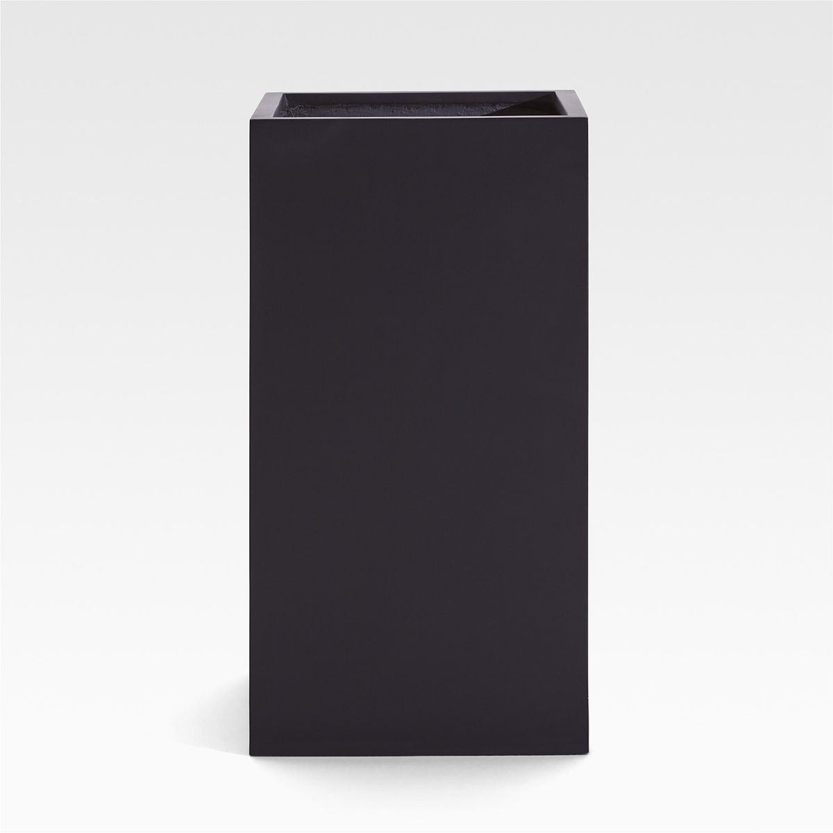 CRATE & BARREL - Jardinera Walker Negra Crate&Barrel