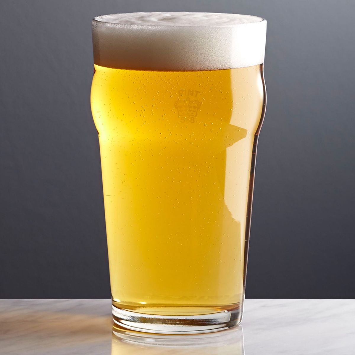 CRATE & BARREL - Vaso Pinta Con Corona Crate & Barrel