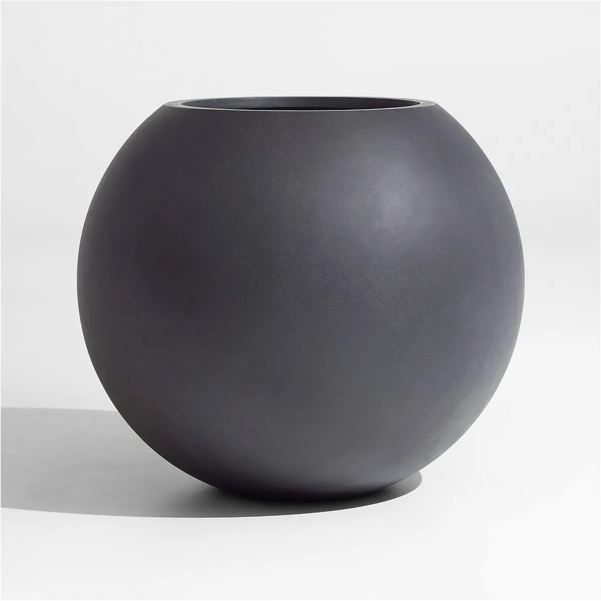 CRATE & BARREL - Macetero Sphere Gris Oscuro Crate&Barrel
