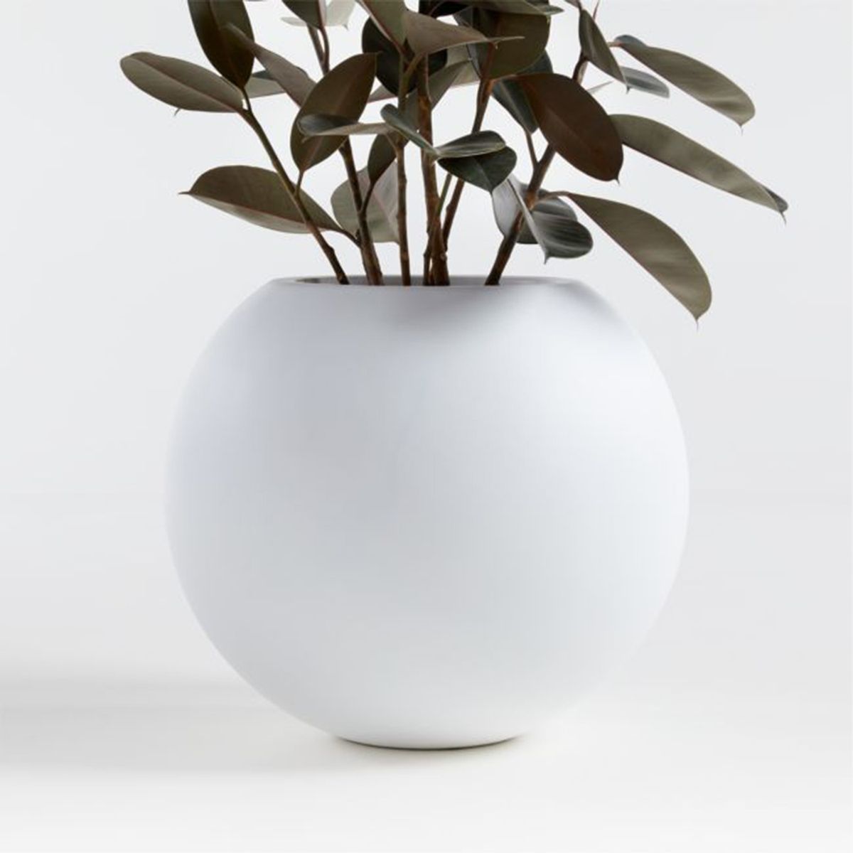 CRATE & BARREL - Macetero Sphere Blanco Crate & Barrel